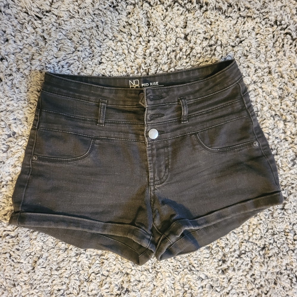 No boundaries mid rise Jean shorts size 9